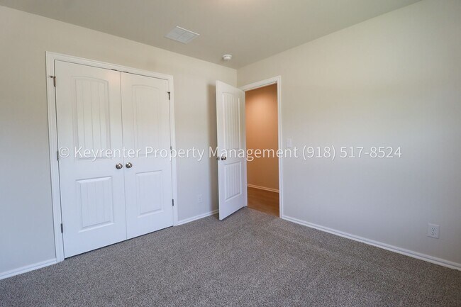 Building Photo - Stunning New Construction Home 4 Bed 2 Bath Broken Arrow