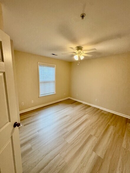 2nd bedroom - 4702 Pennoak Ln