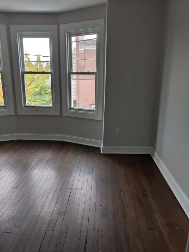 Building Photo - 250 N Salford St