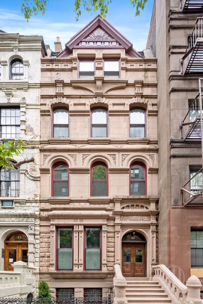 Building Photo - 31 W 84th St