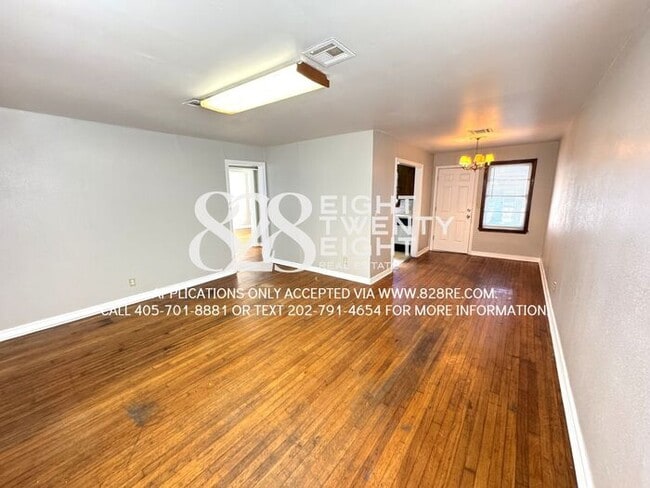 Building Photo - Cozy 2 Bed/1 Bath Single Family Brick Home...