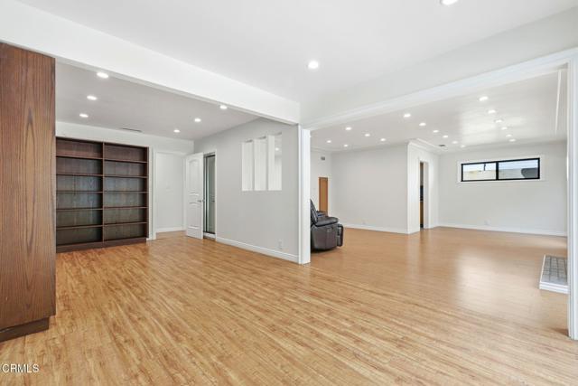 Building Photo - 1380 Rexford Ave