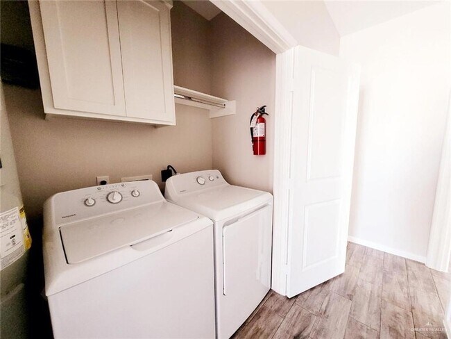 Building Photo - 5801 Sandpiper Ave