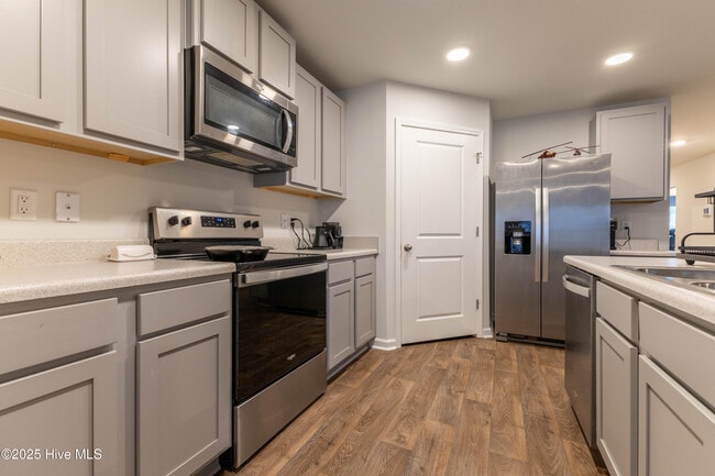 Building Photo - 509 Birdsong Dr