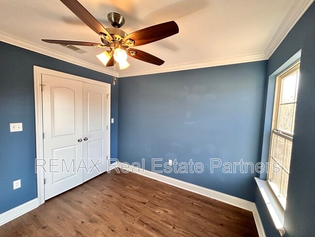 Building Photo - 9 Canyon Oak