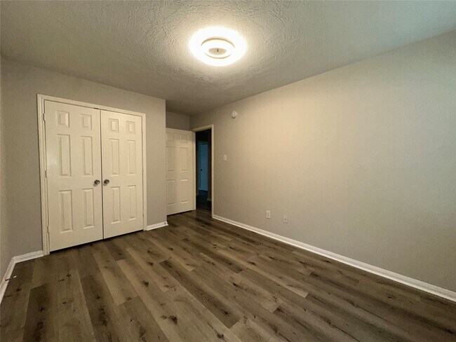 Building Photo - 3715 Humble Dr