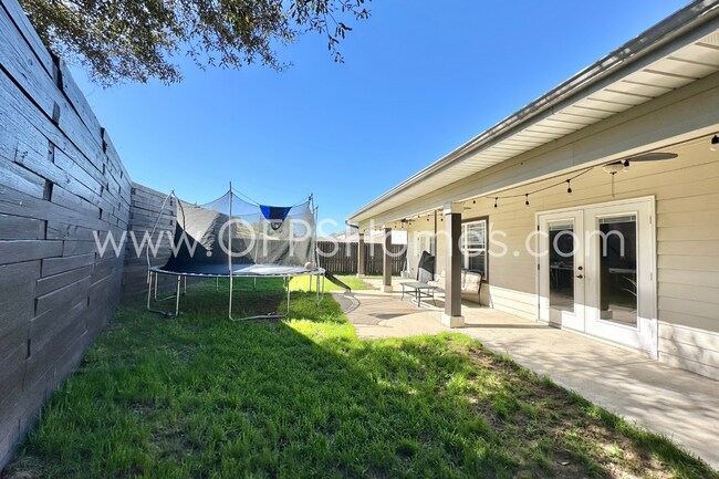 Building Photo - 4559 Hermosa Rd