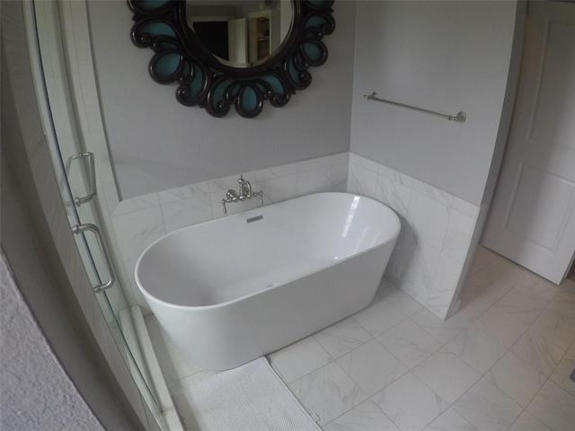 Building Photo - 1921 Summit Ave