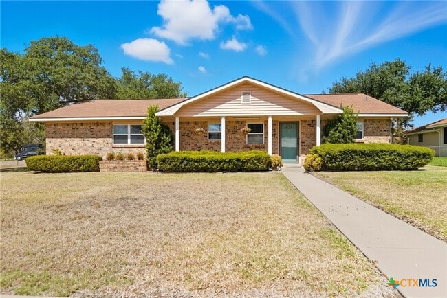 Building Photo - 1307 Summit Dr