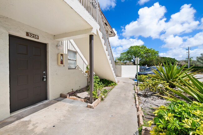 Building Photo - 3258 Coral Ridge Dr