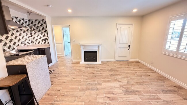 Building Photo - 1819 S Beverly Way