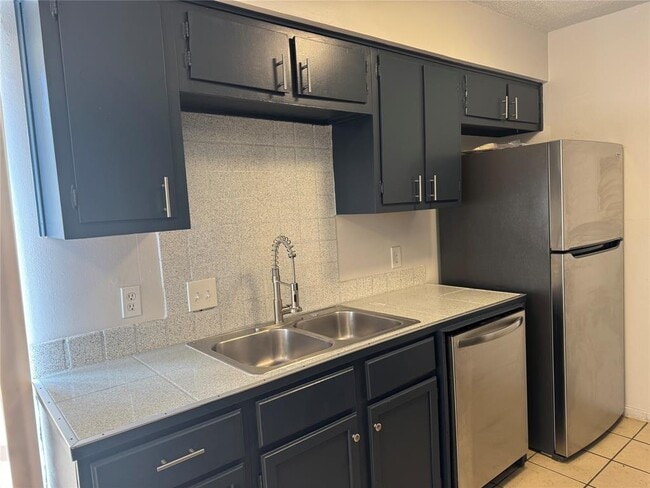 Building Photo - 10622 Golden Quail Dr