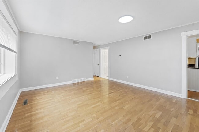 Building Photo - 9485 Waterman Dr