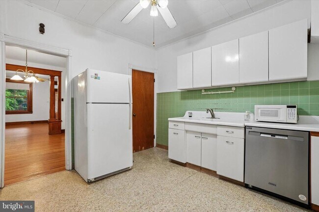 Building Photo - 868 N 27th St