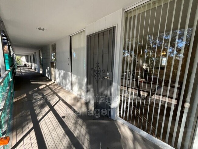 Building Photo - 6936 E 4th St