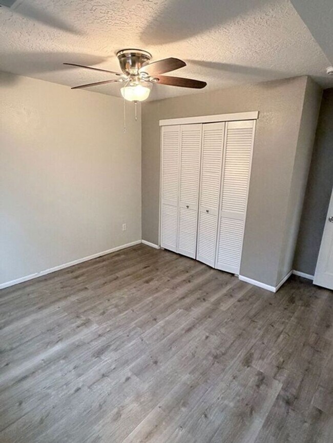 Building Photo - East Millcreek 2 bed 1 bath Condo