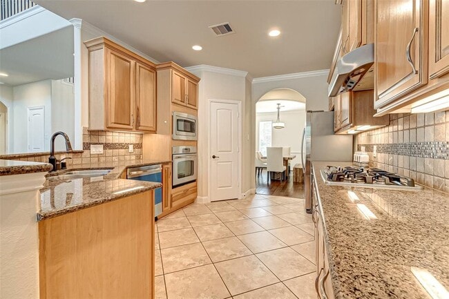 Building Photo - 9915 St Romain Dr