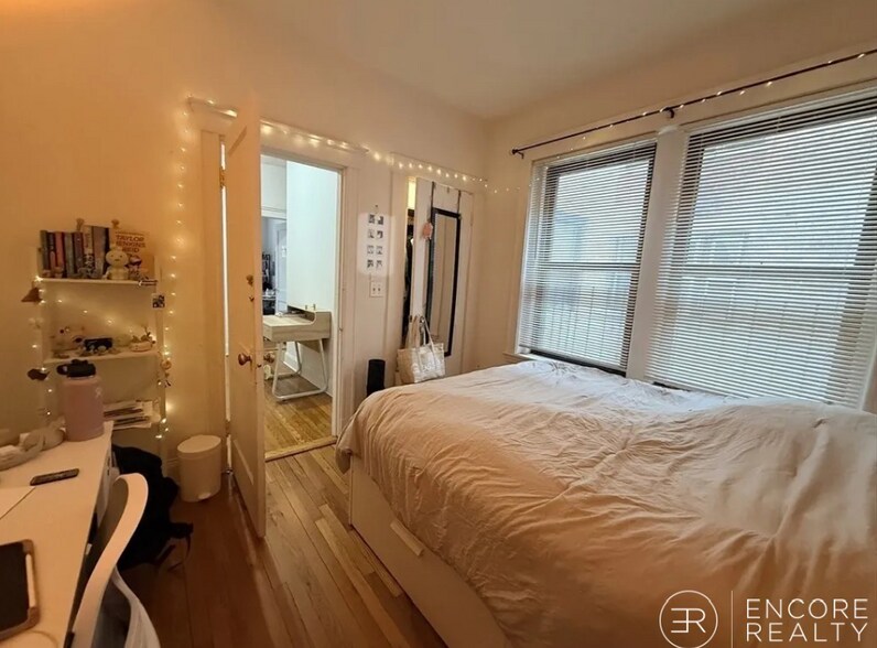 Building Photo - 462 Park Dr