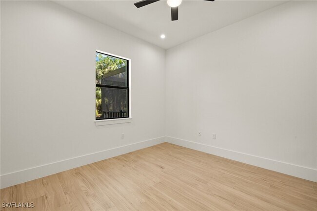 Building Photo - 1587 Golden Gate Blvd W