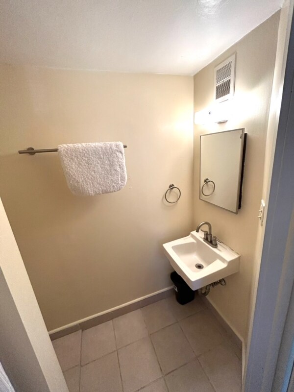 Building Photo - 718 N Cayuga St