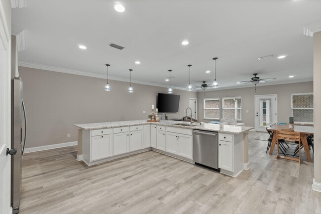 Building Photo - 33 8th Ave