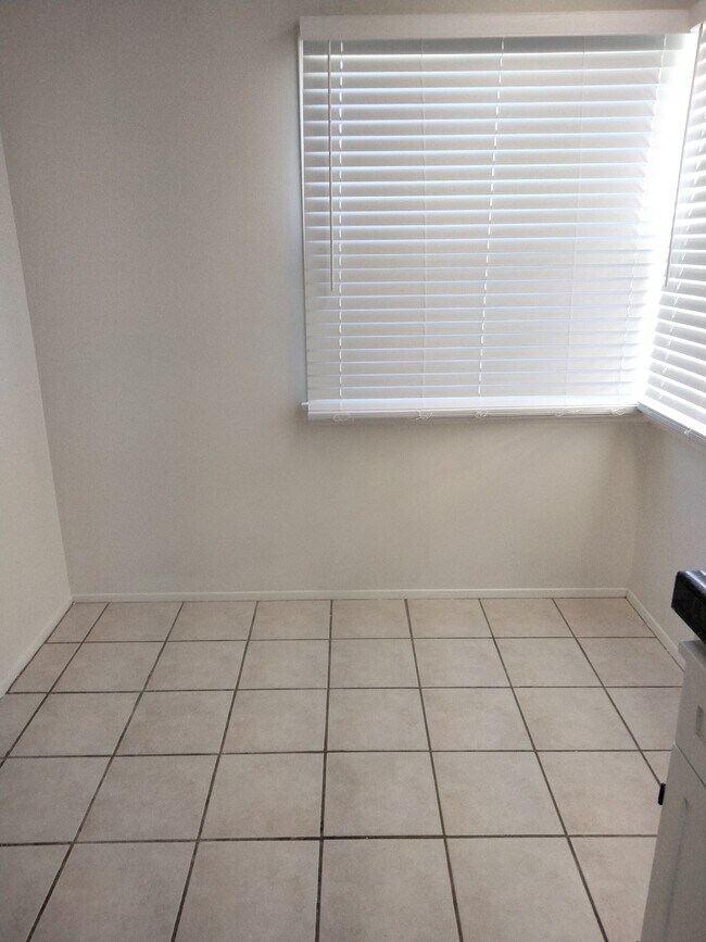Building Photo - 15235 La Maida St