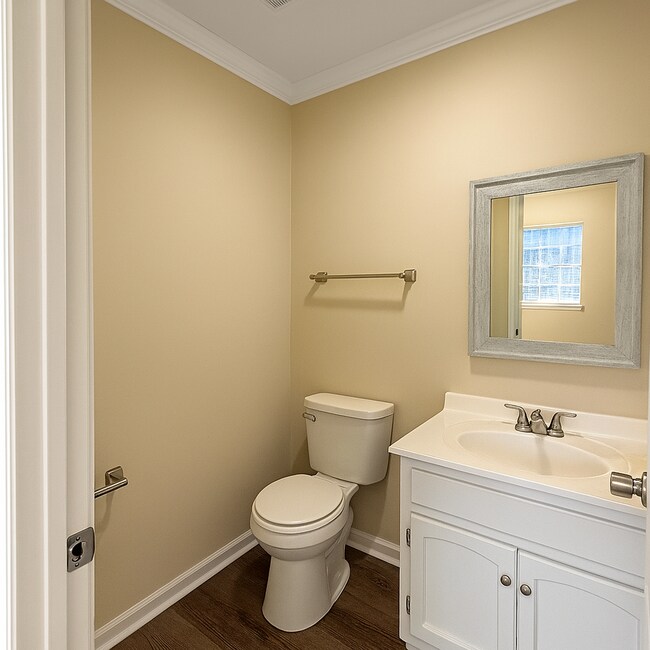 Building Photo - Two bedroom, 1.5 bath apartment home at Ha...