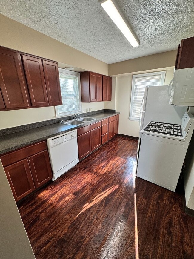 Building Photo - 625 Churchill Rd