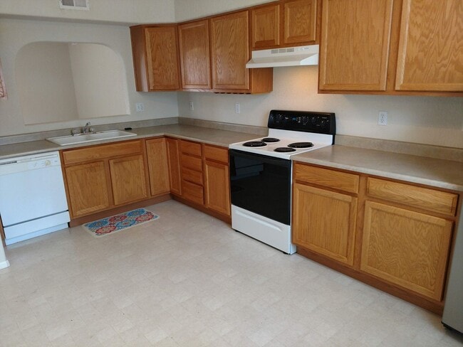 Building Photo - ALL PROSPECTIVE TENANTS MUST SUBMIT A $58 NON-REFUNDABLE APPLICATION FEE PER APPLICANT ONLINE AND...