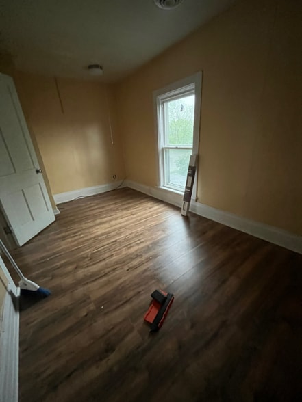 Building Photo - 19 Oakwood Ave