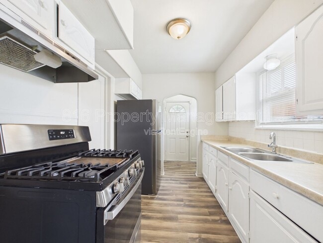 Building Photo - 5100 Brooklyn Ave