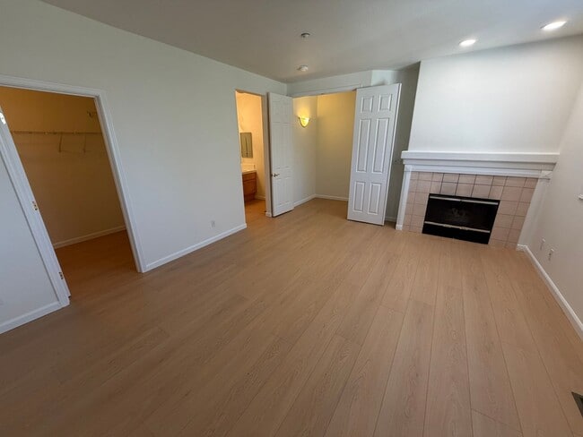 Building Photo - Dublin The Vineyards, 3 Bed 3 bath, Community Pool, Greenbelt, Close to 580 and BART