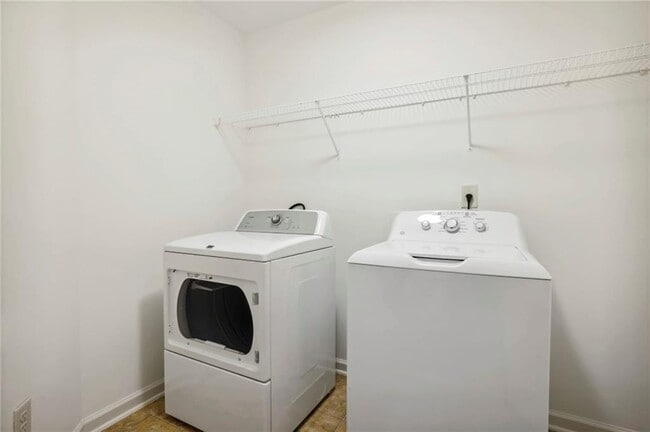 Building Photo - 4950 Hazelwood Dr