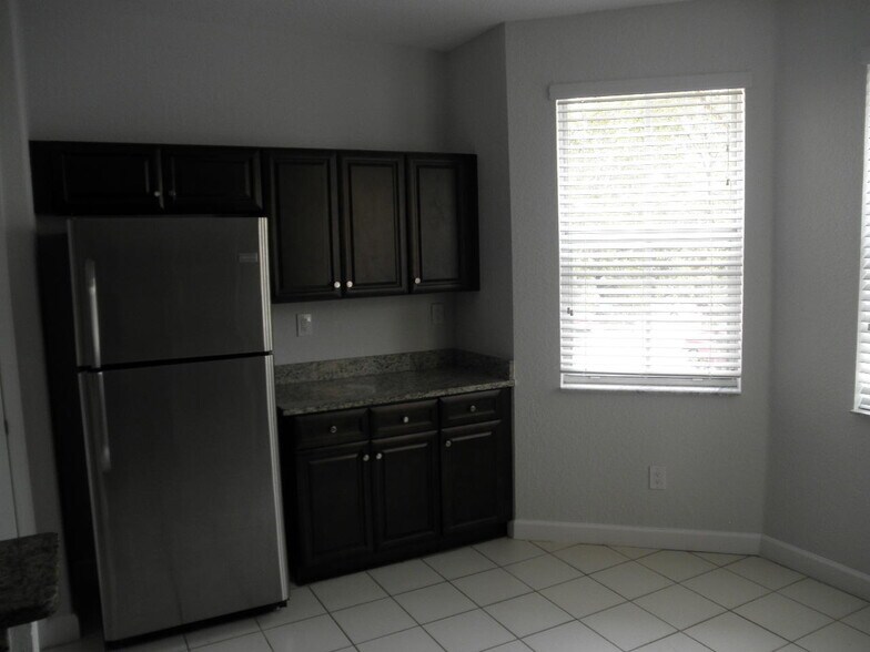 Building Photo - 1905 Shoma Dr