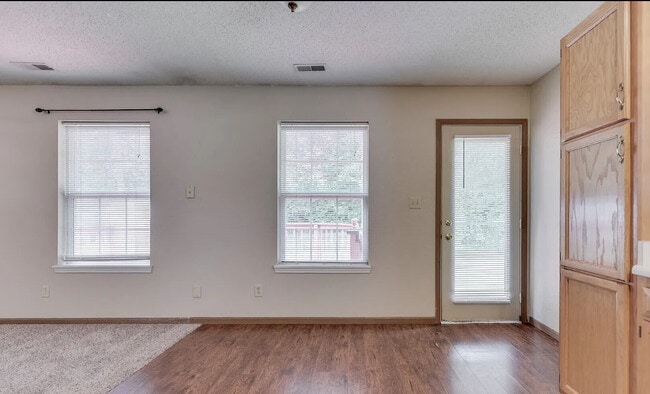 Building Photo - 6010 Rocky River Dr