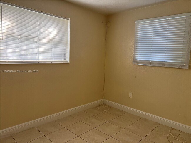 Building Photo - 931 NW 34th Way