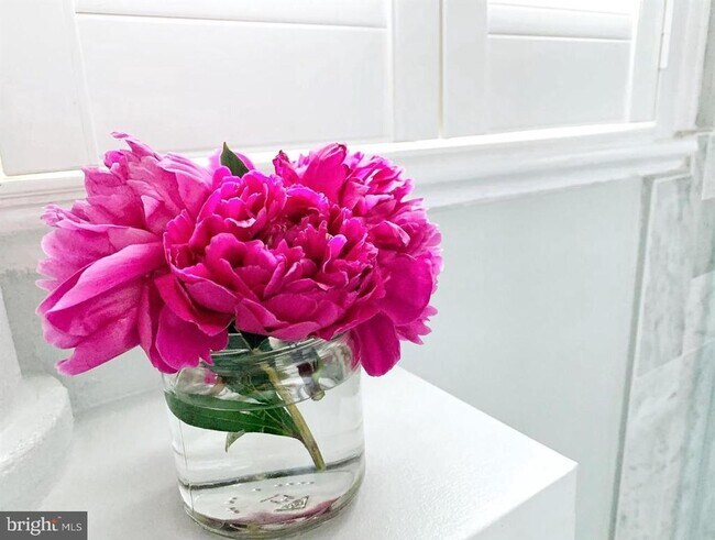 Building Photo - 1932 35th St NW