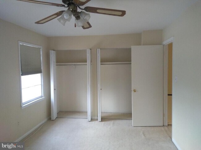 Building Photo - 2055 Pilgrim Dr