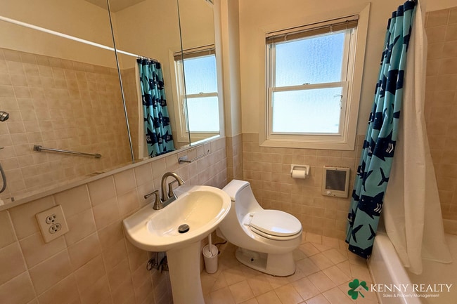 Building Photo - Spacious 3 Bedroom Home in Sign Hill Neighborhood in South San Francisco