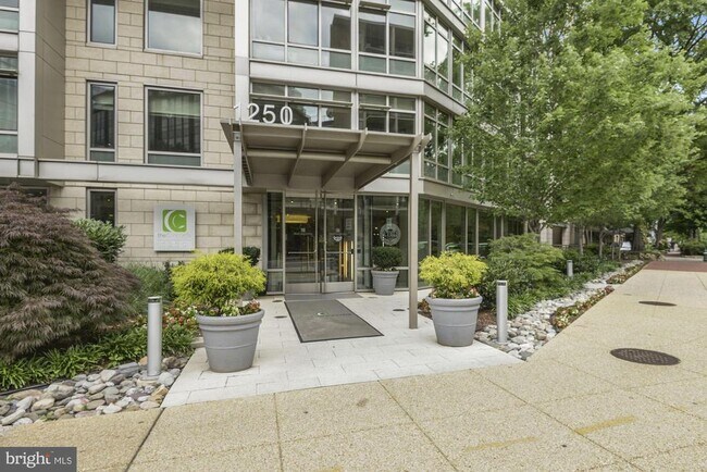Building Photo - 1260 21st St NW