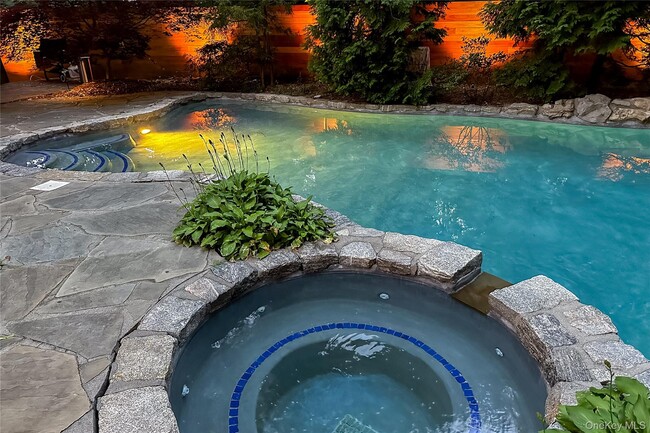 Building Photo - 14 Tall Tree Ct