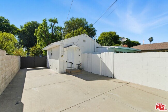 Building Photo - 7020 Bertrand Ave