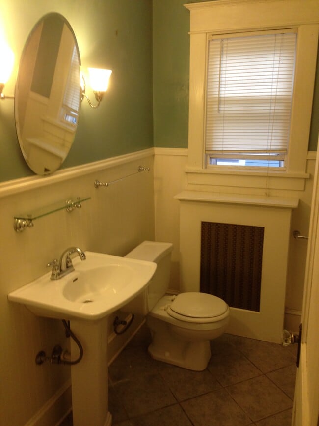 Building Photo - 433 Partridge St