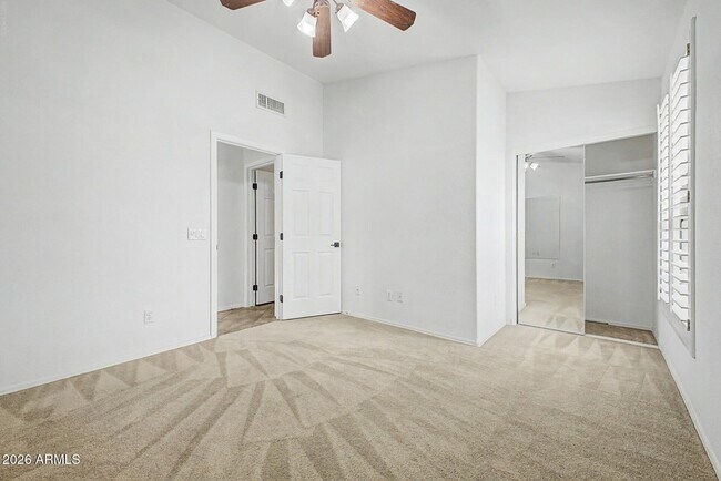 Building Photo - 16110 W Vale Dr