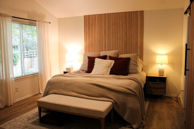 Building Photo - Luxury Ranch-Style Home for Rent in SE For...
