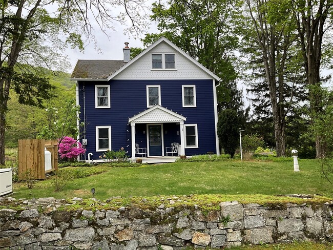 Primary Photo - 55 Manitou Station Rd