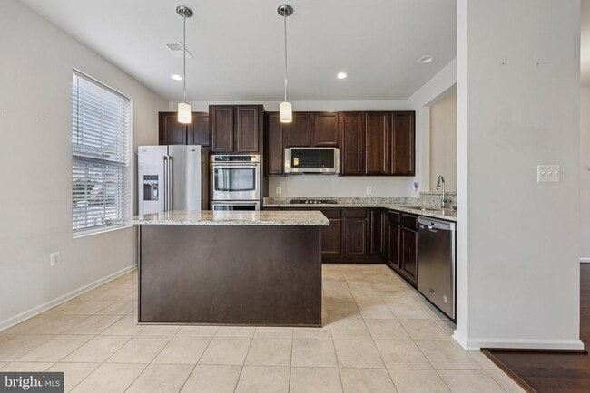Building Photo - 1613 Wesbourne Dr