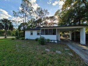 Building Photo - Cozy 3 Bedroom Home With Spacious Yard