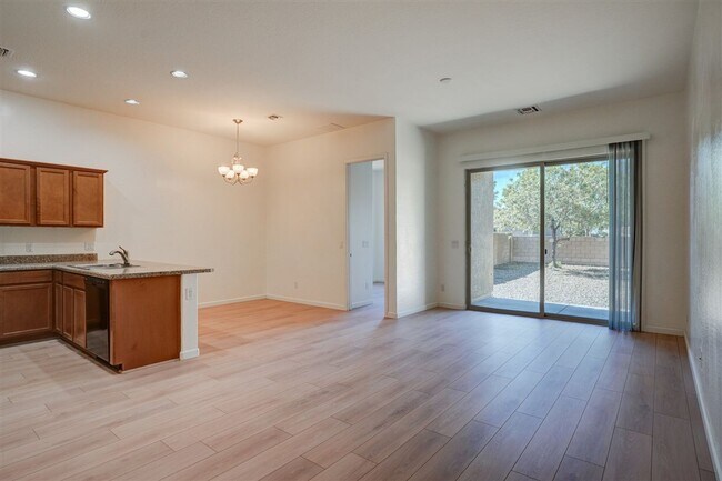 Building Photo - 3 Bedroom, 2 Bathroom Townhome in Granvill...