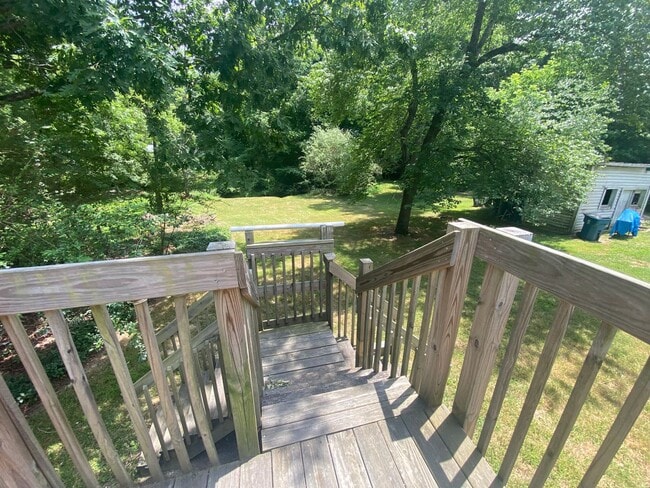 Building Photo - 3 Bedroom, 1 Bathroom House in Liberty!